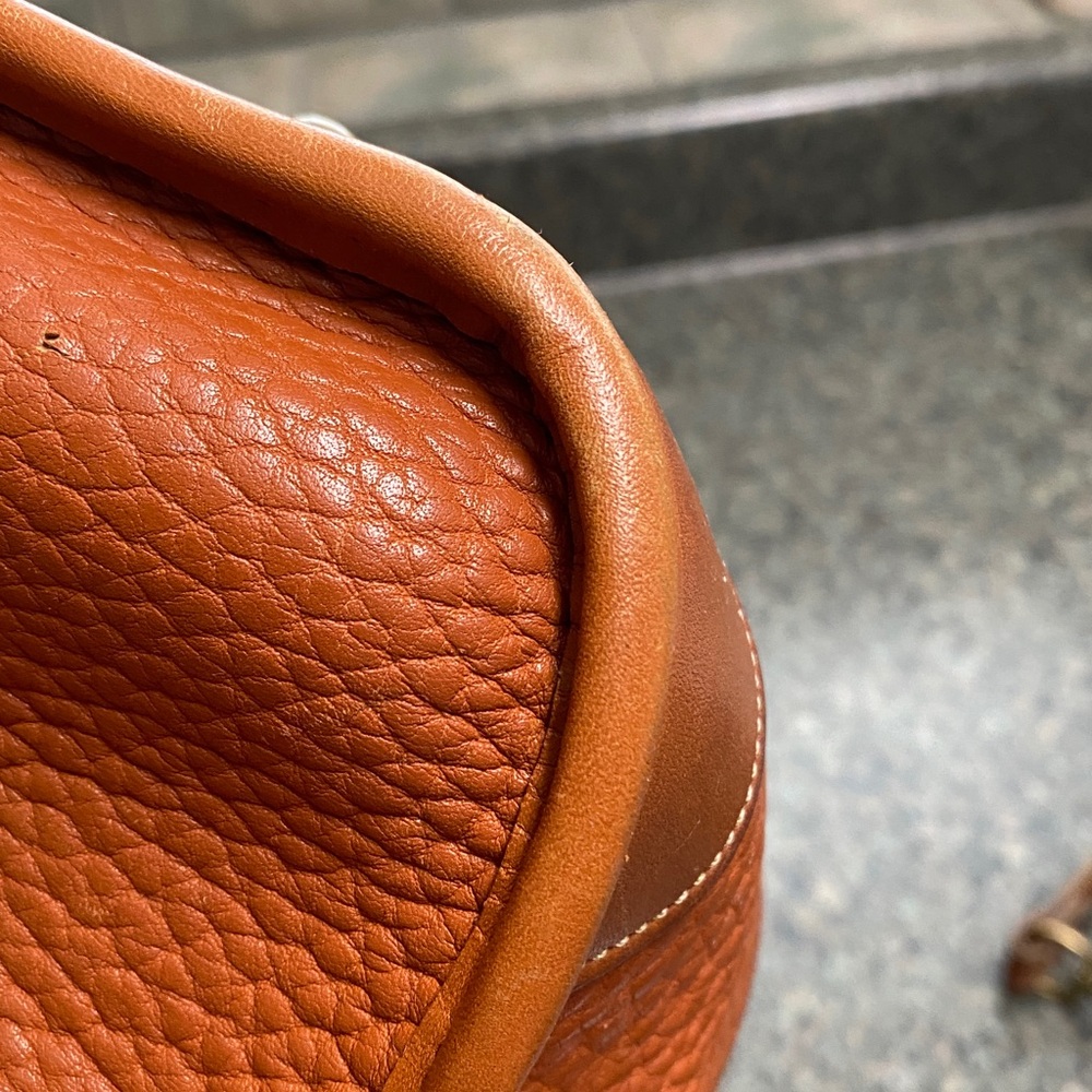 Dooney & Bourke AWL British Tan Gladstone, lock, keys, hangtag, strap USA 🇺🇸 - Picture 14 of 16